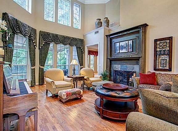 4th image of 2714 Woods Ln