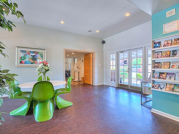 3rd image of 4401 Morris St NE #186