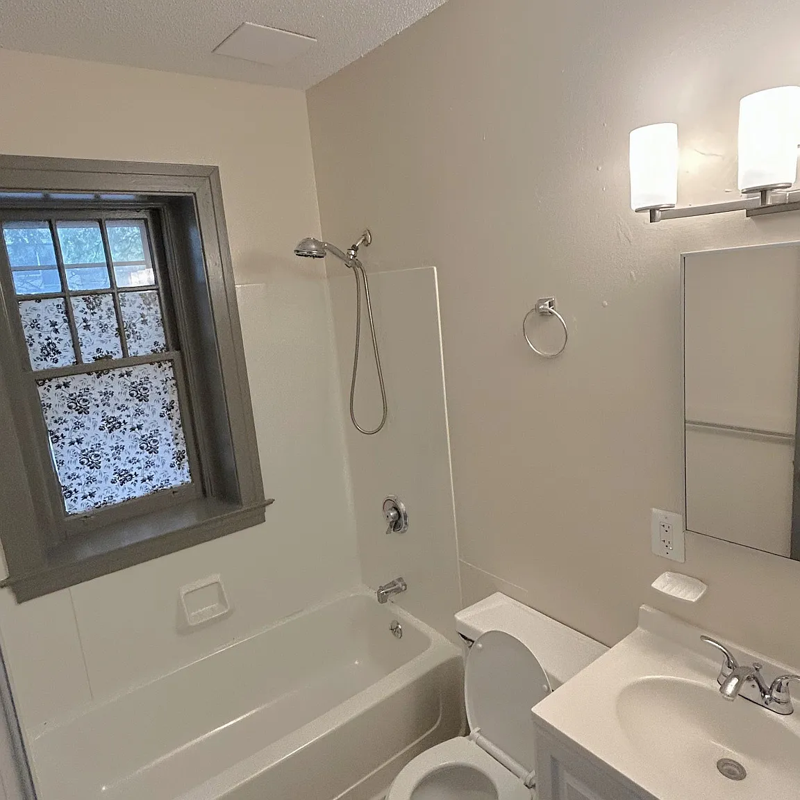 1 bed, 900 sqft, $1,450 — Photo 4