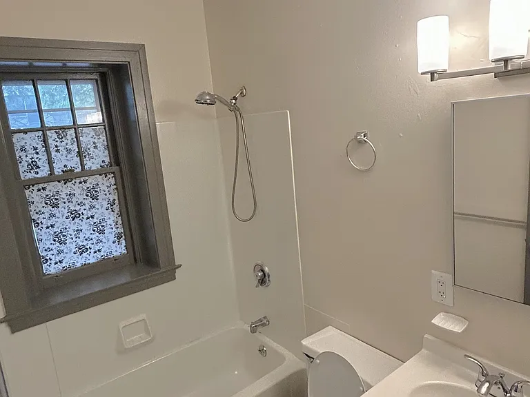 928 Asylum Ave #103 — Photo 4
