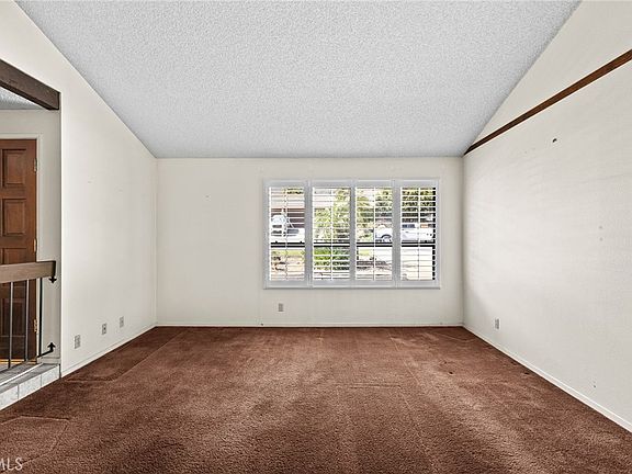 5th image of 9461 Valley View St