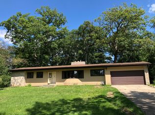 43W840 Oakleaf Dr, Elburn, IL 60119