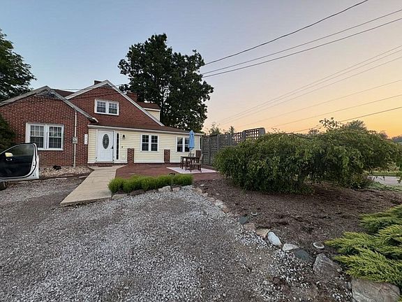 2nd image of 1573 Thomas Ln
