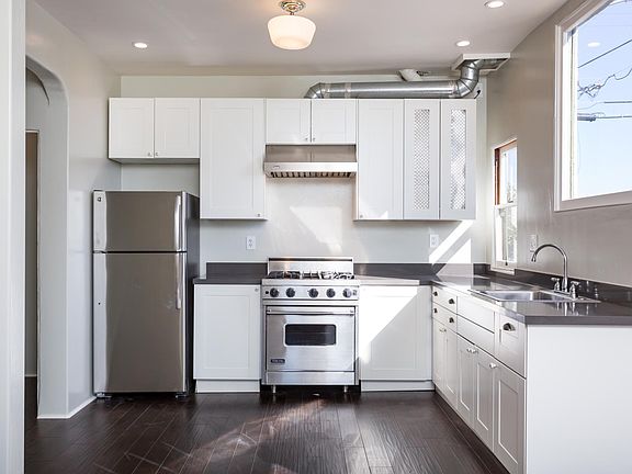 3rd image of 126 S 32nd St APT 1