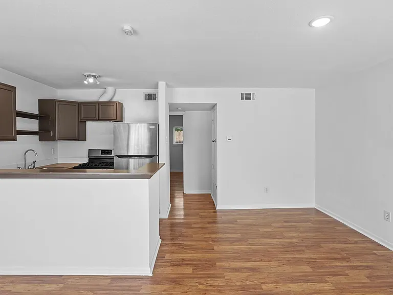 1408 Hughes St #15 — Photo 6