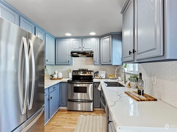 14518 W Thorne Lane SW, Lakewood, WA 98498