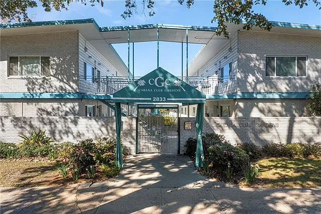 1 bed, 1.0 bath, 633 sqft, $1,700 — Photo 1