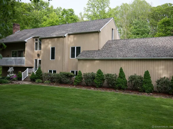 72 Farm Brook Court, Hamden, CT 06514