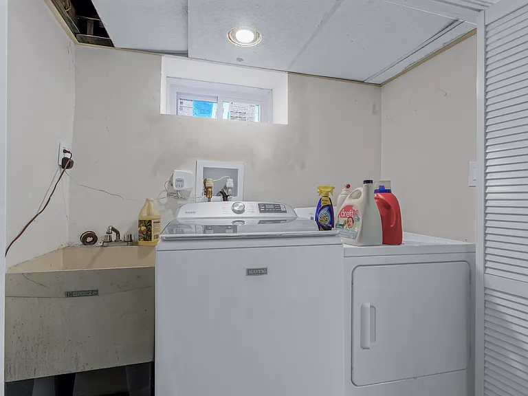 27 Clyde St — Photo 15