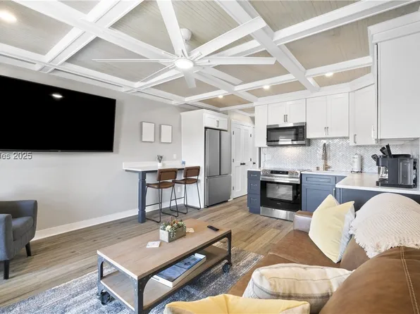 40 Folly Field Rd APT B209, Hilton Head Island, SC 29928