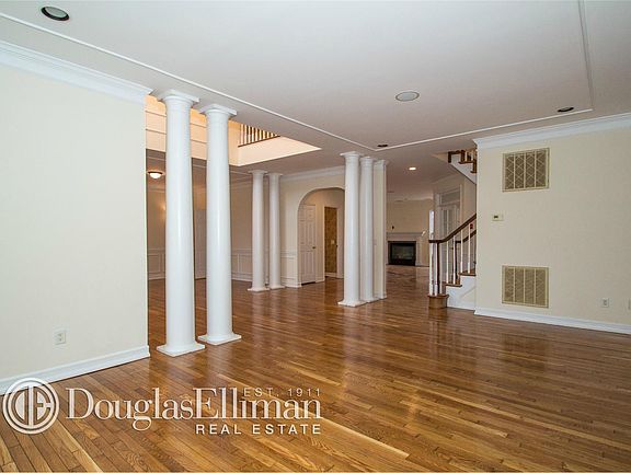 4th image of 4 Taconic Ct