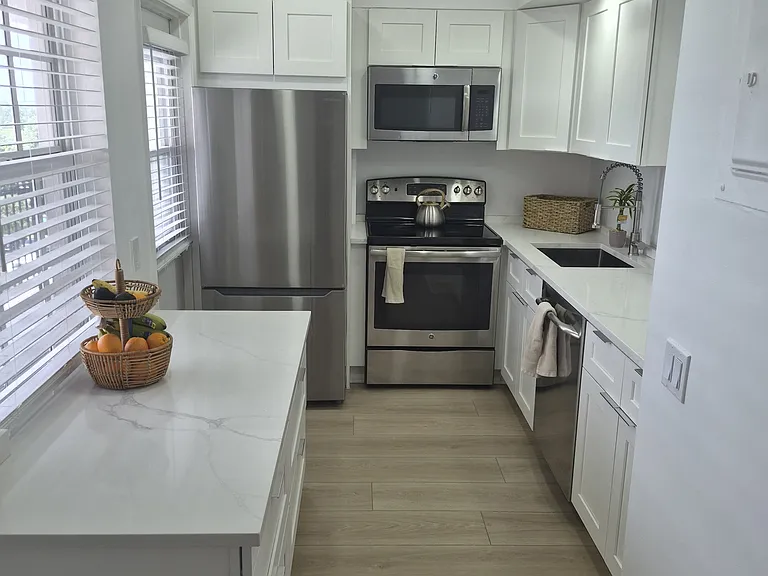 3050 N Palm Aire Dr #702 — Photo 2