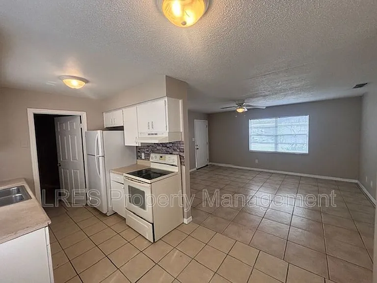 2437 Chase Ave #A — Photo 7