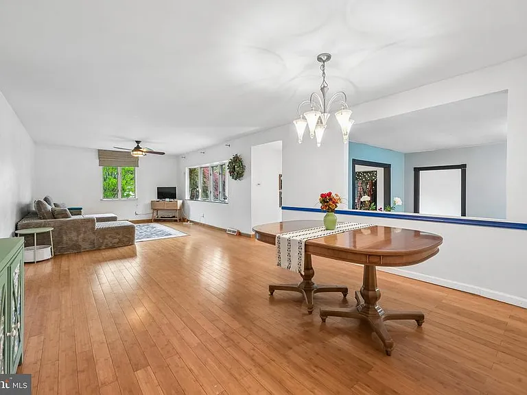 410 Narragansett Dr — Photo 9