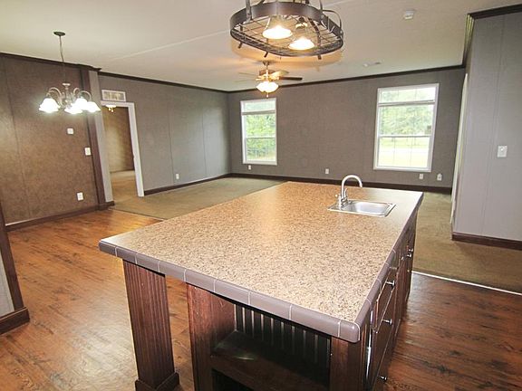 5th image of 170 Pecan Meadows Dr