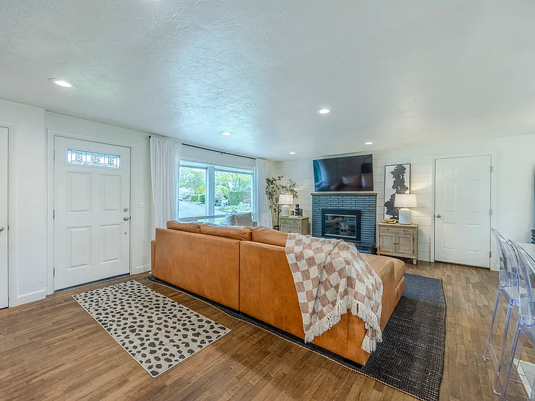 1386 Roundup Dr — Photo 16