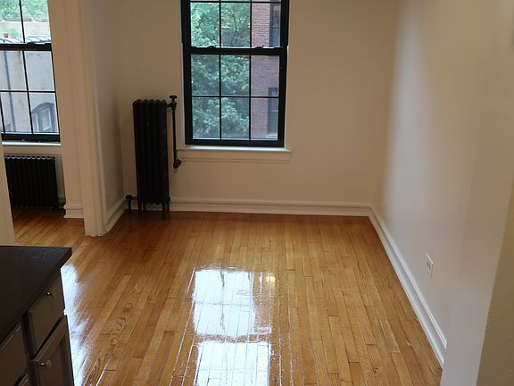 3rd image of 434 W Briar Pl #E5