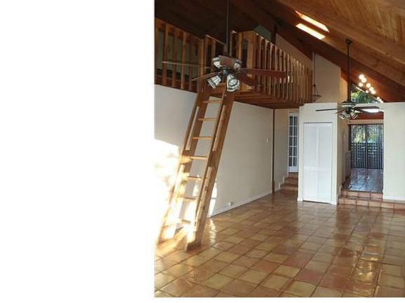 3rd image of 517 N University Dr