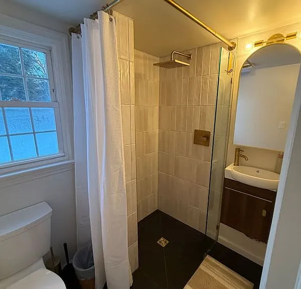 135 Winthrop Ave — Photo 2
