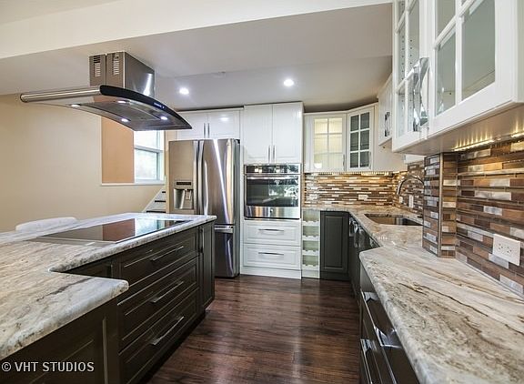 3rd image of 290 Crestwood Vlg