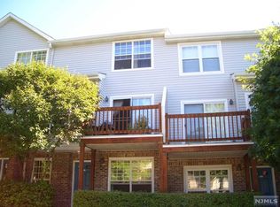 252 Village Circle Dr #1121, Fort Lee, NJ 07024