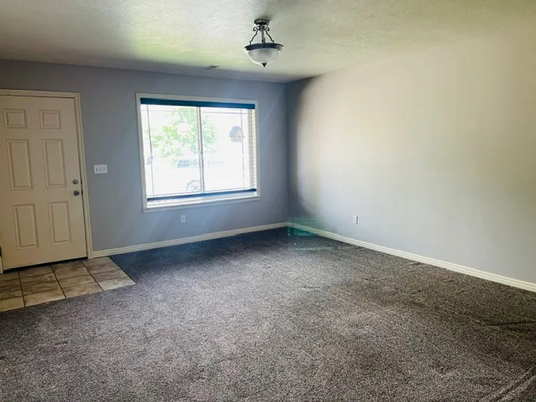 706 S 1690 W — Photo 9