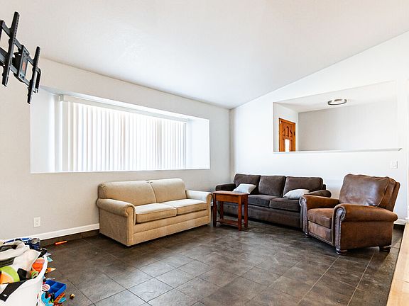 4th image of 26665 Lakeview Dr