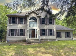 392 Wobbly Barn Rd, Henryville, PA 18332