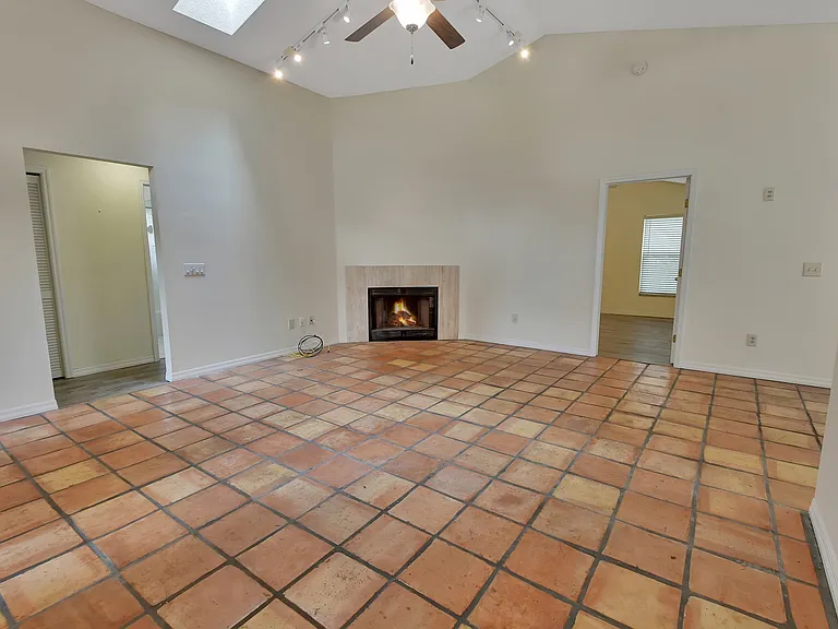 1110 Plover Pl — Photo 7