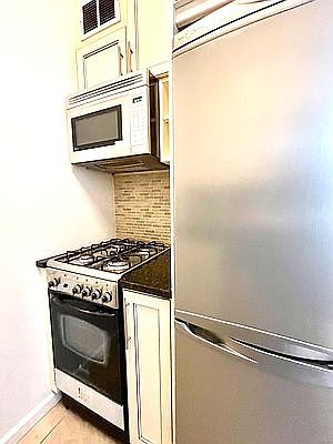 4th image of 350 W 50th St APT 3I