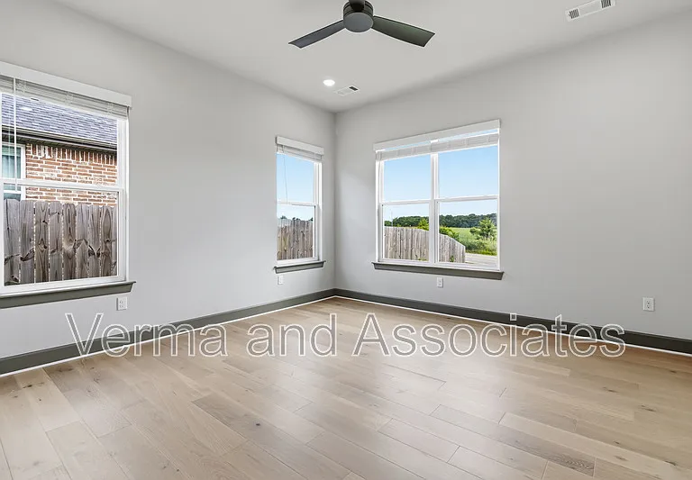 930 Trestle Ln — Photo 26