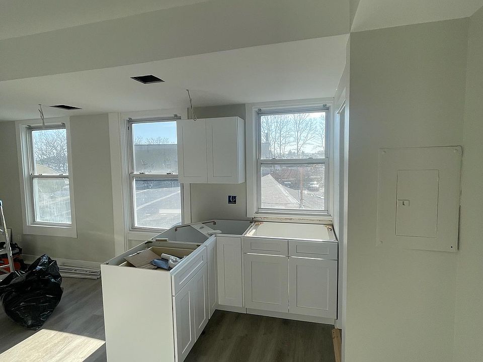 2nd image of 4 Monroe St #1B