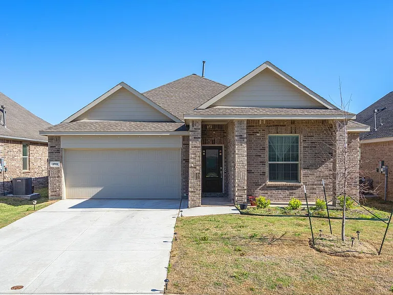 1713 Lake Grove Dr — Photo 15