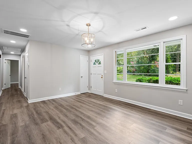 5501 Old Buncombe Rd — Photo 7