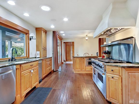 5th image of 204 W Pine St