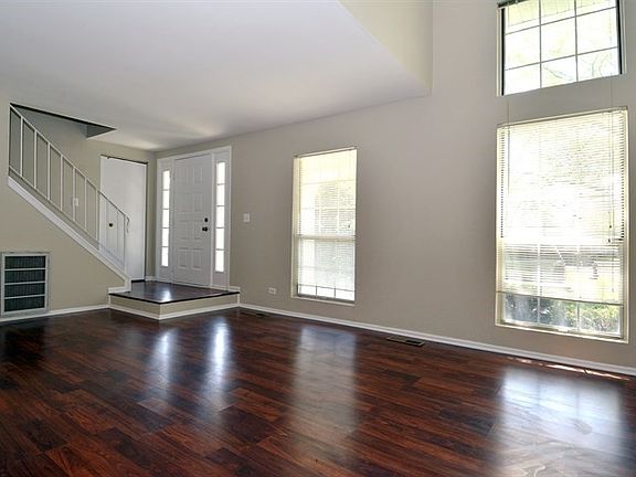4th image of 319 Wisteria Dr