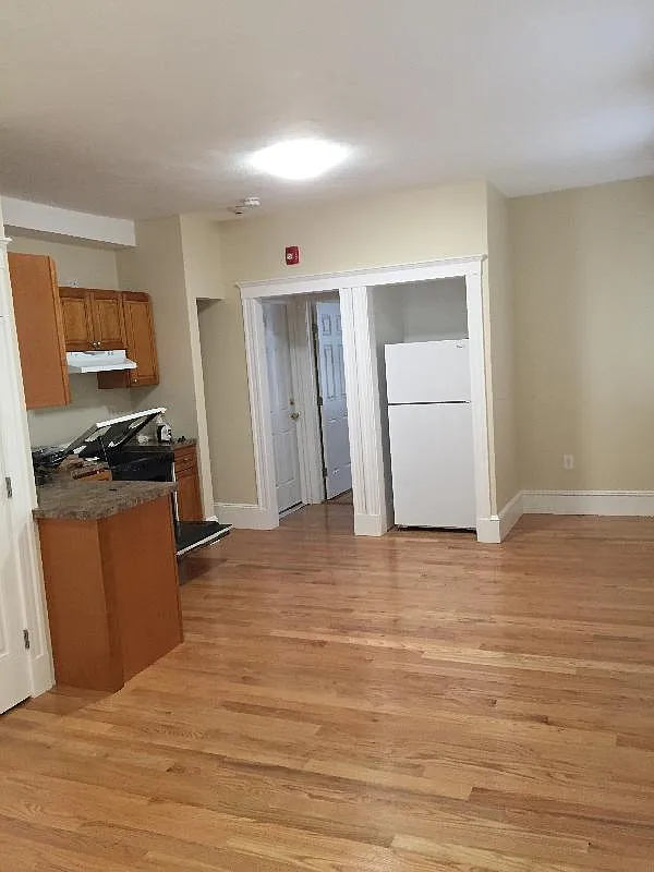 4 bed, 9999 sqft, $6,600 — Photo 1