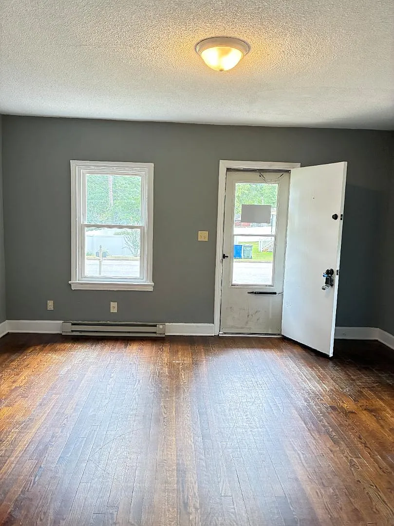 914 Crawford Street - A — Photo 2