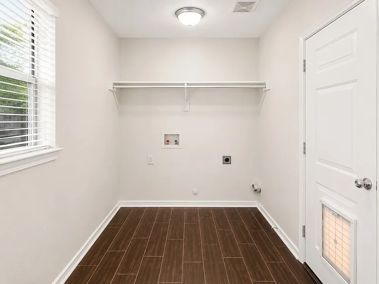 203 W Willow St — Photo 14