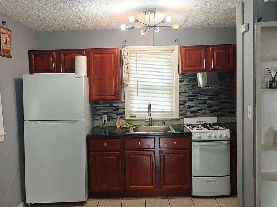 1st image of 101 Walnut St #B