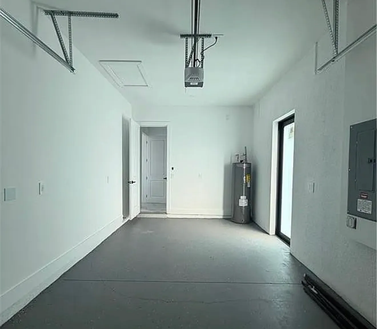 3 bed, 1400 sqft, $1,950 — Photo 3