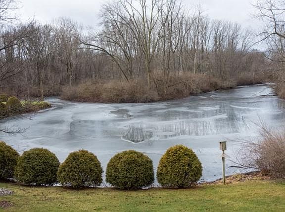 4th image of 1647 Woodfield Ct
