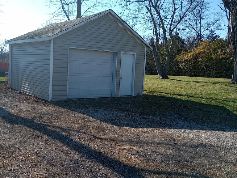 1 1/2 car detached garage