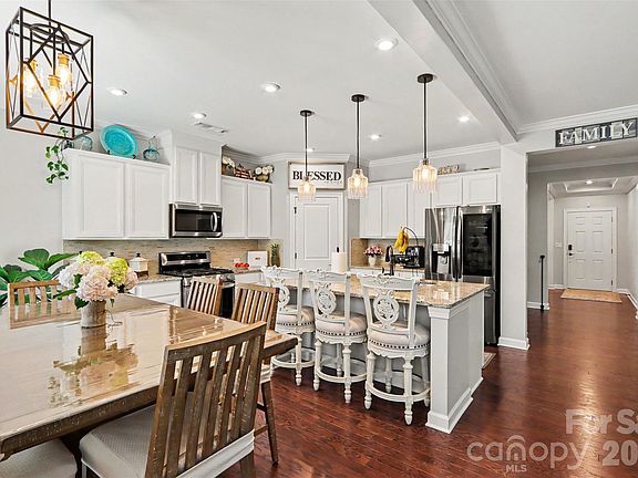 4th image of 11140 Comiskey Ln