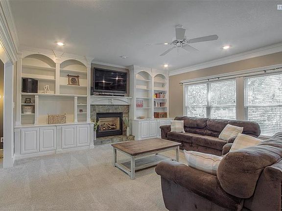 5th image of 2154 SW Park Ave