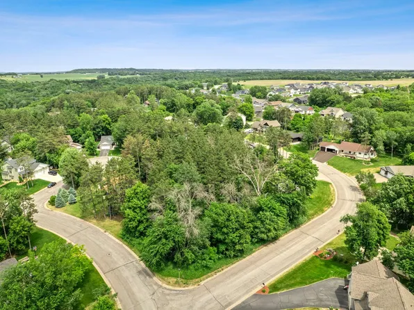 595 Hillside Dr, Prescott, WI 54021