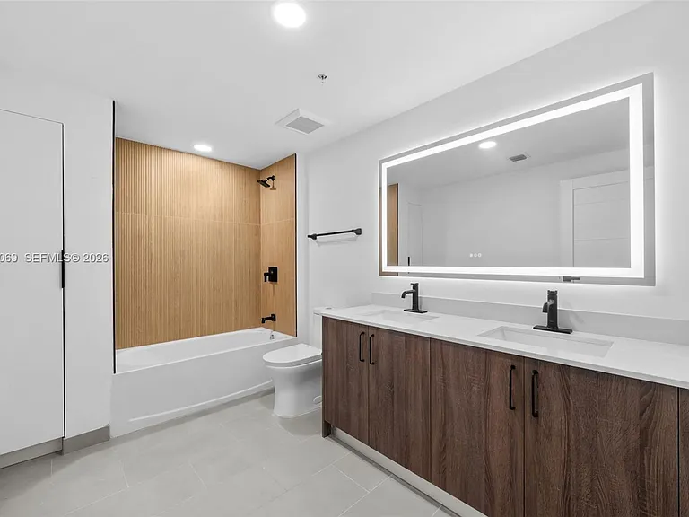 2479 NE 192nd St #205 — Photo 5