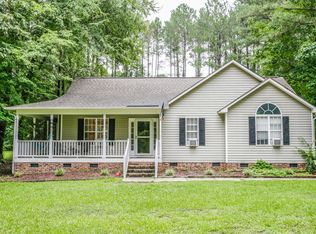 566 Spaniel Ln, Clayton, NC 27520