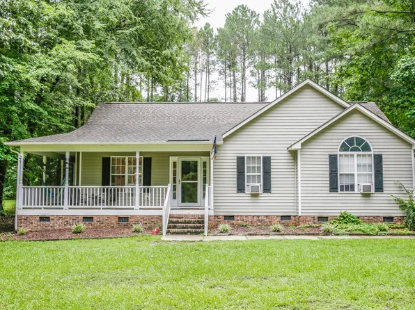 566 Spaniel Ln, Clayton, NC 27520