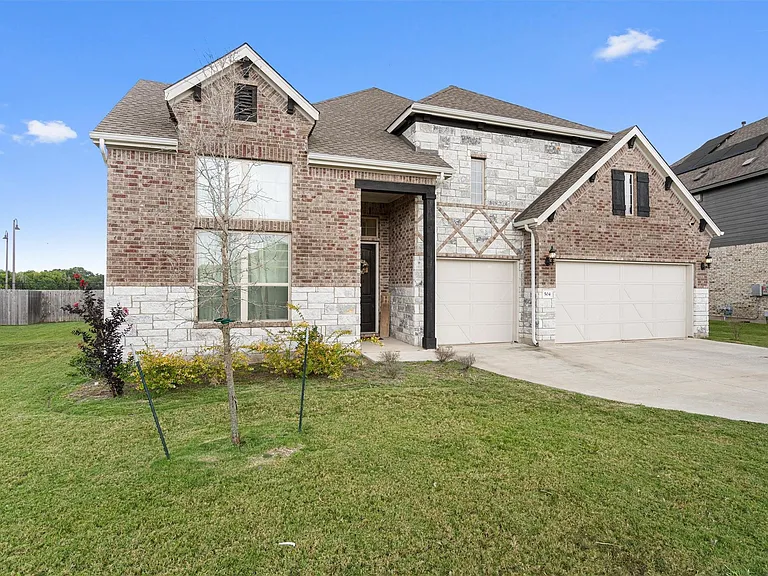 504 Pulitzer Dr — Photo 2